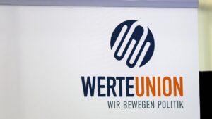 Werteunion gründet sich als Partei auf Rheinschiff bei Bonn