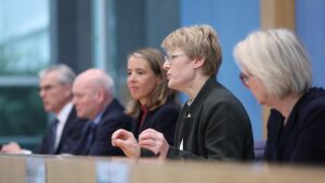 Wirtschaftsweise Grimm "erstaunt" über Kritik von Kollegen