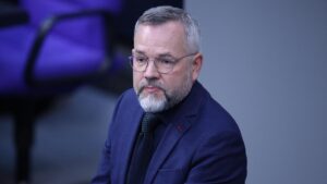 Roth beklagt "Katastrophe für demokratische Mitte"