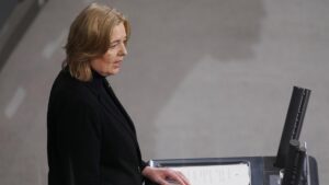 Bas will "stärkere Signale für unsere Demokratie" von Wirtschaft