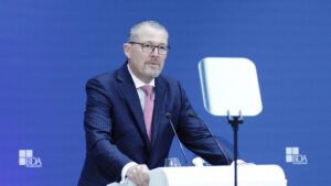 Arbeitgeberchef fordert schnelle Rettungsmaßnahmen für Wirtschaft