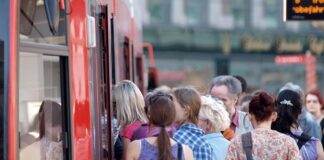 Sozialverband kritisiert drohende Erhöhung des Deutschlandtickets