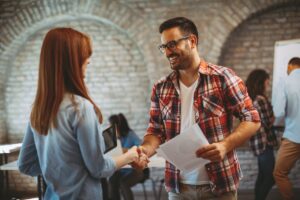 Wie messen Unternehmen den Erfolg ihrer Diversitäts- und Inklusionsbemühungen?