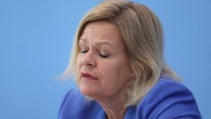 Innenministerin warnt vor Bedrohung durch Russland