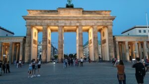 Montag um 0 Uhr wird am Brandenburger Tor gekifft