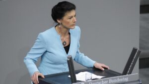 Wagenknecht verlangt dauerhaften Strompreisdeckel