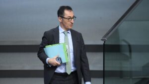 Gesetzentwurf: Özdemir will Milchbauern gegenüber Molkereien stärken