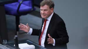 Unionsfraktion kritisiert Pläne für Bundeswehrreform