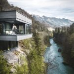 das_haus_luft_schwebend_zwischen_den_elementen_fourelements