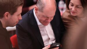 Nur Minderheit folgt Politikern auf Social Media