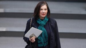 Bundestagsvizepräsidentin für Prüfung von AfD-Verbotsverfahren