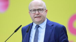 Theurer will sich vorerst weiter für Schienenverkehr einsetzen