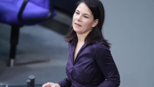 Baerbock kündigt "weitere Konsequenzen" nach iranischem Angriff an