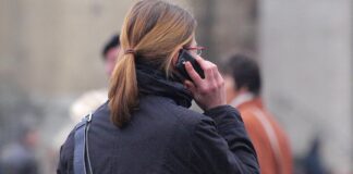 Telefon weiter beliebteste Methode für Neujahrsgrüße