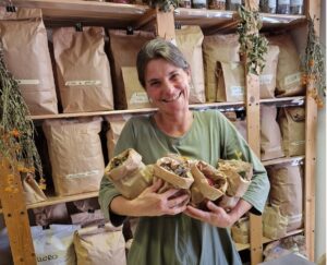 Kräuterfrau Elisa und die wunderbare Heilkraft der Bergpflanzen des Trentino