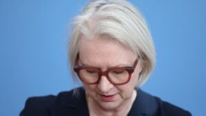 Schnitzer sieht politische Unsicherheit als Konjunkturrisiko