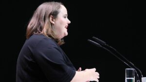 Lang kritisiert Bauministerin