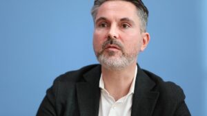 Spitzenkandidat De Masi von BSW-Gruppe im Bundestag angestellt