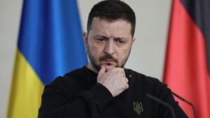 Selenskyj sagt wegen russischer Offensive Auslandsreisen ab