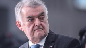 NRW-Innenminister sieht steigende Gewaltbereitschaft der Jugend