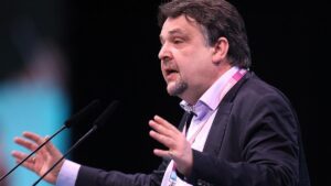 CDA-Chef nimmt neue CDU-Gruppe "Compass Mitte" in Schutz