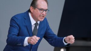 Dobrindt droht arbeitslosen Ukrainern mit Ausweisung