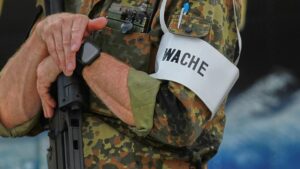 Wagenknecht: Deutsche Soldaten an russischer Grenze wären "Affront"