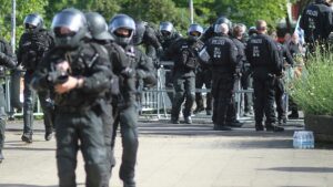 Gewalt bei Protesten gegen AfD-Parteitag eskaliert