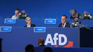 Politologe Funke sieht AfD weit rechtsaußen