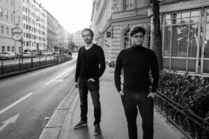 Oscar Stories präsentiert LORA