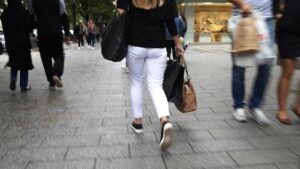 Omega-Chef dämpft Erwartungen an Luxuskonsum