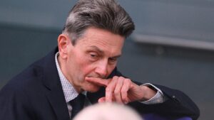 Mützenich stellt Schuldenbremse erneut infrage