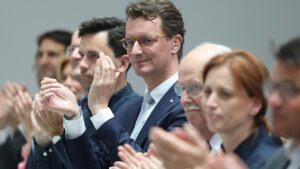 Wüst fordert "mehr Gelassenheit im politischen Diskurs"