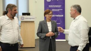 Stark-Watzinger: Waren lange zu naiv beim Thema Cybersicherheit