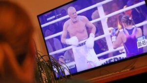 Stefan Raab verliert gegen Regina Halmich – und kündigt Comeback an