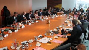 Kabinett beschließt schärfere Überprüfungen in kritischen Bereichen