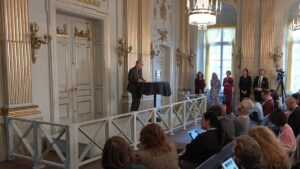 Südkoreanische Schriftstellerin Han Kang erhält Literaturnobelpreis