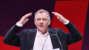 Van Aken kritisiert Scholz und Baerbock für Umgang mit Iran