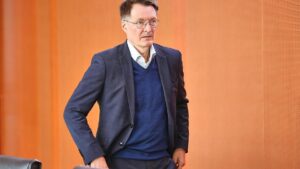 Lauterbach will Pflegebeitrag um 0,15 Prozentpunkte anheben