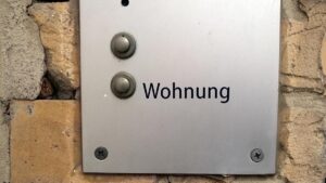 Rund 220.000 Personen aus Familienhaushalten wohnungslos