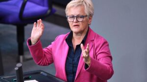 Künast verteidigt geplante Enthaltung bei Vertrauensfrage