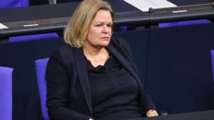 Aschaffenburg: Faeser stellt sich gegen populistische Forderungen