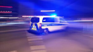 Mann übergießt schlafende Partnerin mit heißem Öl in Frankfurt