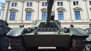 Kiesewetter drängt auf rasche Produktion von Rüstungsgütern