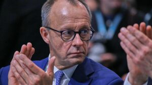 Merz erhält bei CSU-Parteitag Rückendeckung für Wahlkampfendspurt