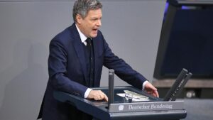 Grünen-Politiker kritisieren Habecks Asylkurs