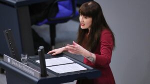 Reichinnek bietet Merz Gespräche über Schuldenbremsen-Konsens