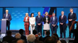 Kritik an "Bundeskabinett für die Reichen und Mächtigen"