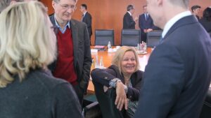 Lobbyverband "Bund der Steuerzahler" kritisiert Minister-Pensionen