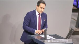 SPD-Mann Özdemir erwartet CDU-Kapitäns-Vorschlag für FC Bundestag